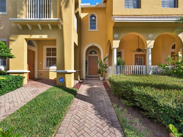 141 Seagrape Drive, Unit 203, Jupiter, FL 33458