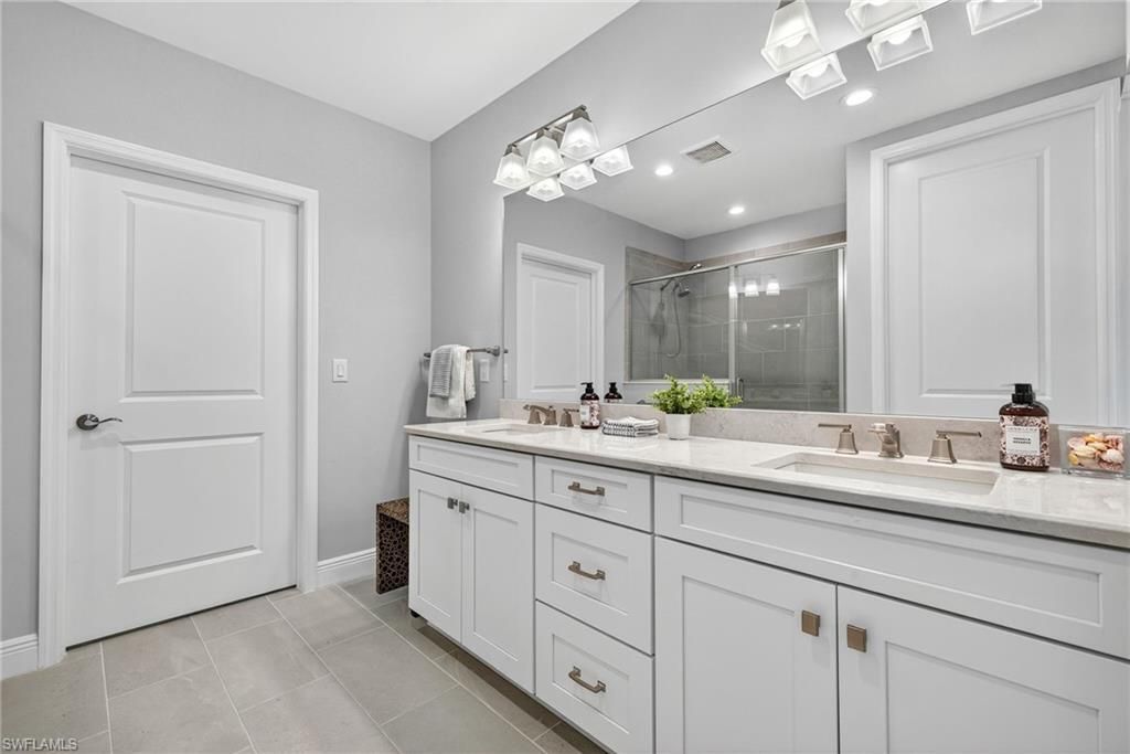 2554 Seychelles Dr, Unit 904, Naples, FL 34112 Photo