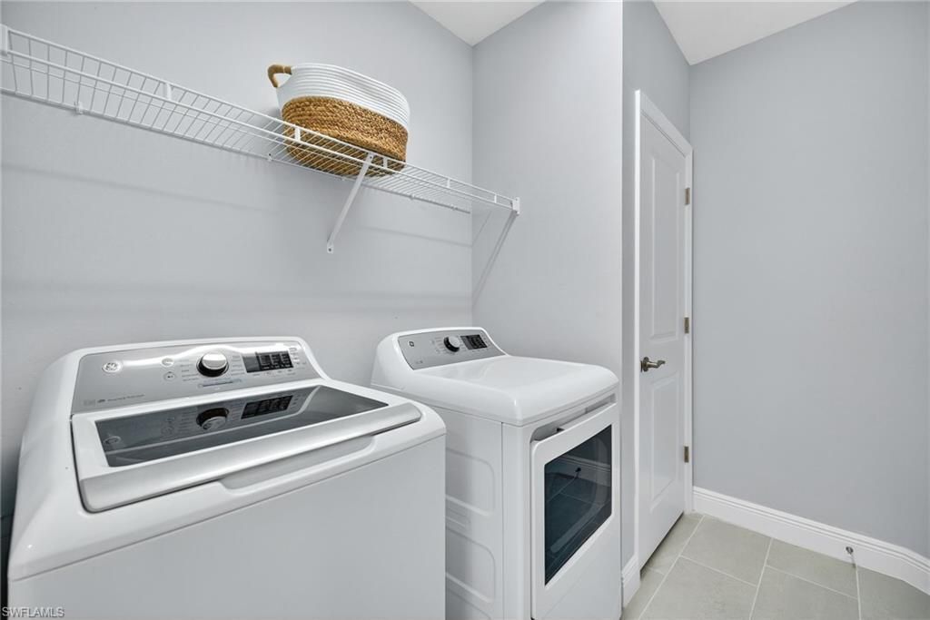 2554 Seychelles Dr, Unit 904, Naples, FL 34112 Photo