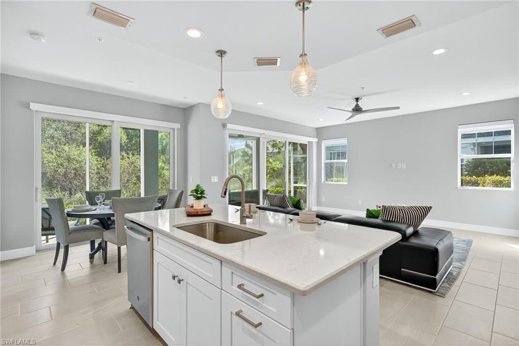 2554 Seychelles Dr, Unit 904, Naples, FL 34112 Photo