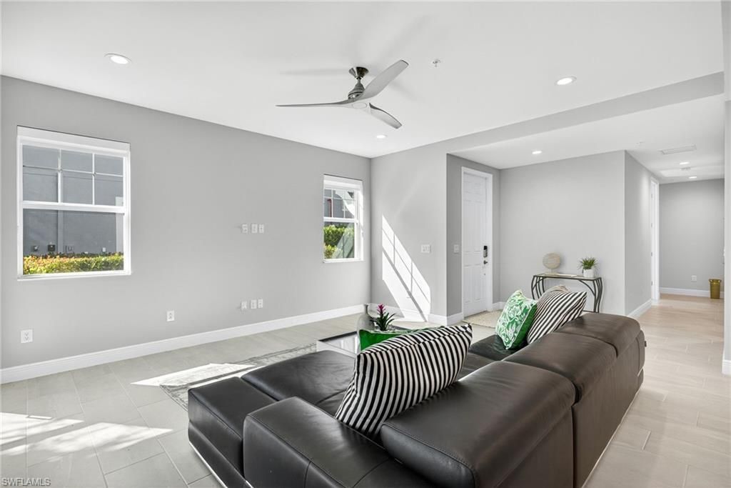 2554 Seychelles Dr, Unit 904, Naples, FL 34112 Photo