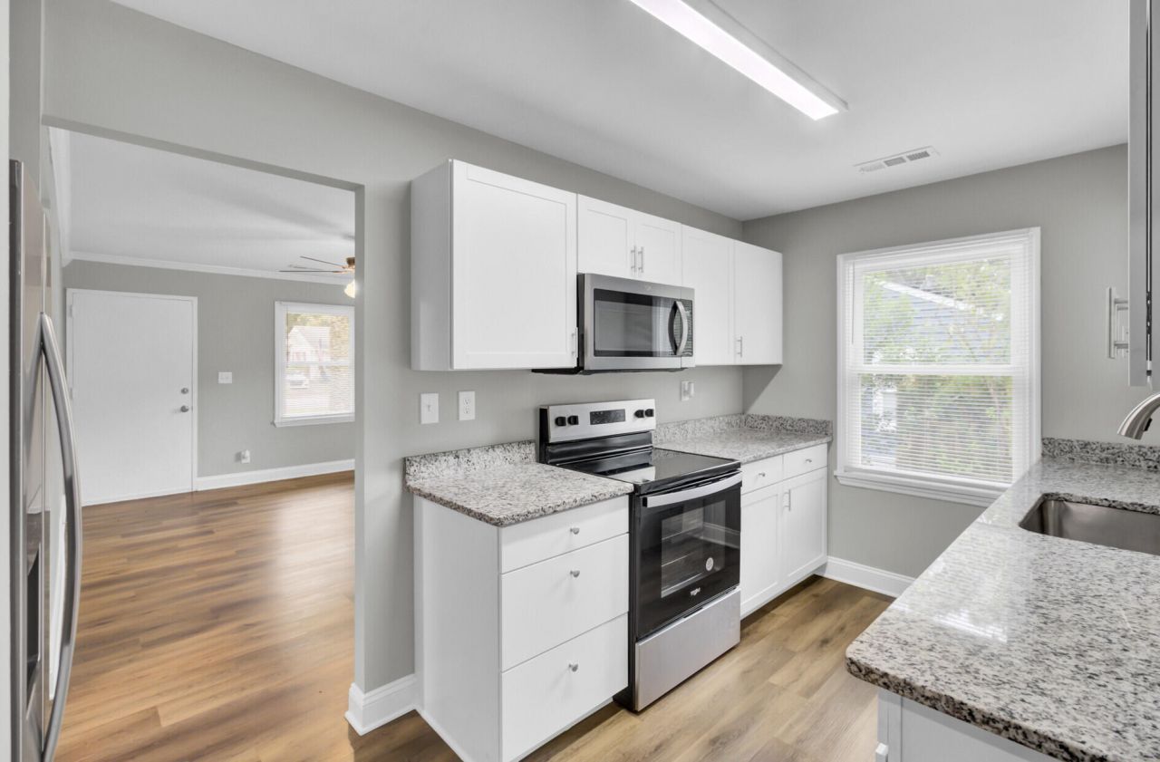 5821 Robinhood Drive Photo 9