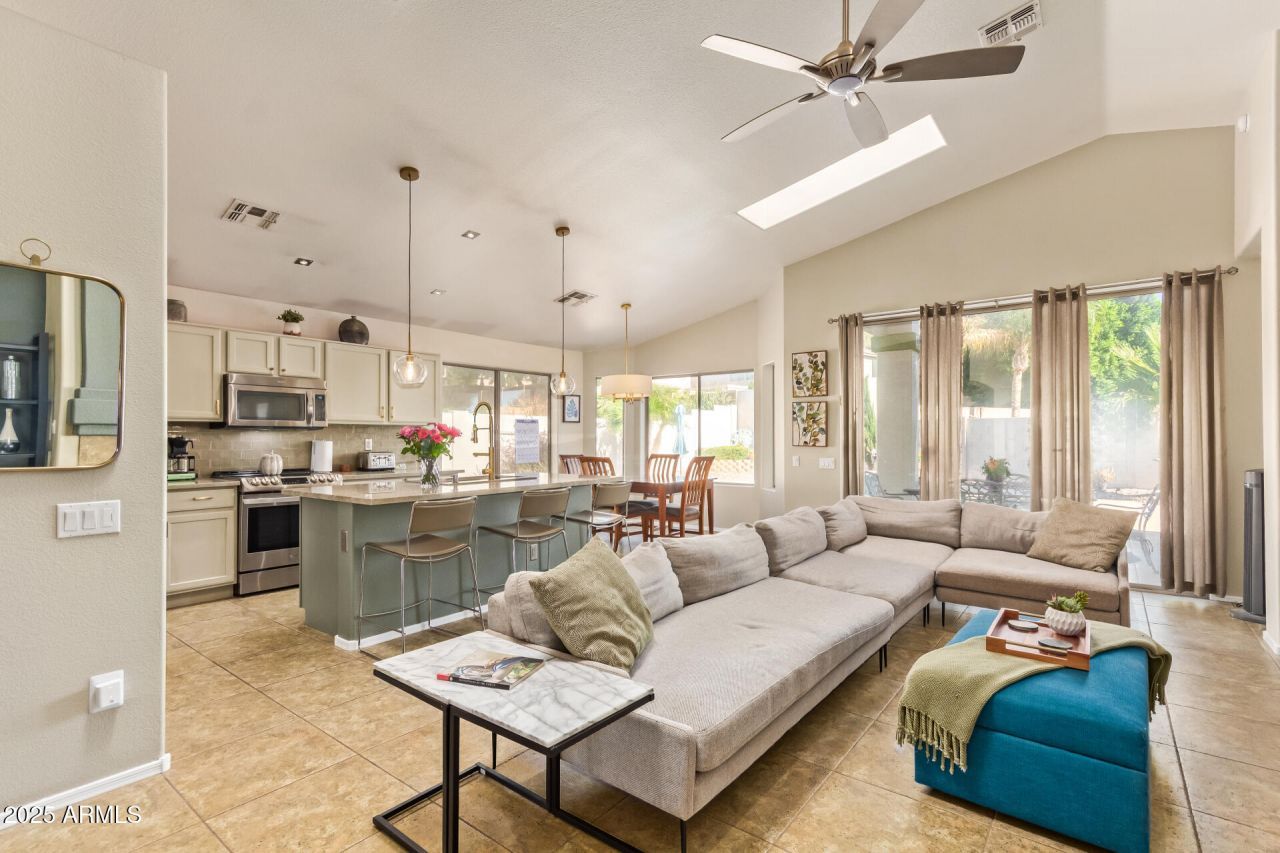 4038 W Alex Loop, Phoenix, AZ 85083 Main Photo