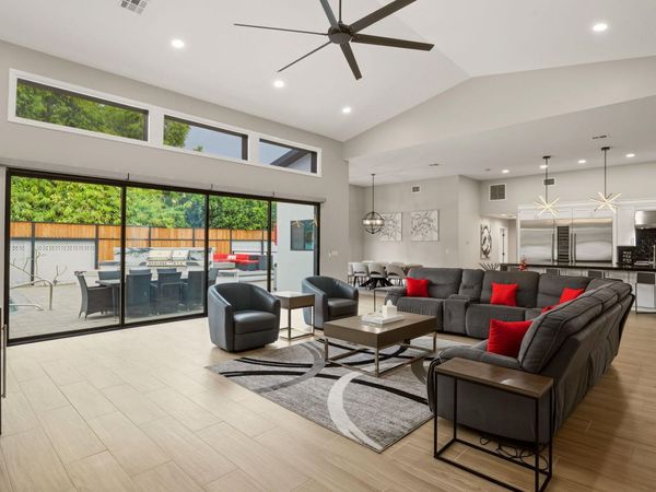 6715 E MONTECITO Avenue, Scottsdale, AZ 85251