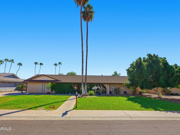 19 E CANTERBURY Court, Phoenix, AZ 85022
