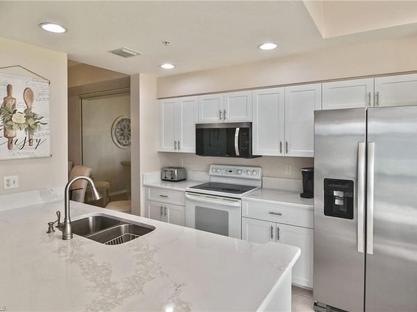 8076 Queen Palm LN, Unit 436, FORT MYERS, FL 33966