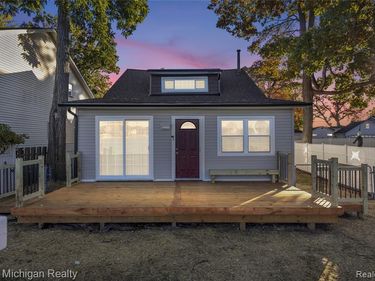 8665 Cooley Lake Road, Commerce Twp, MI 48382