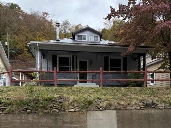 222 2nd Avenue, Logan, WV 25601