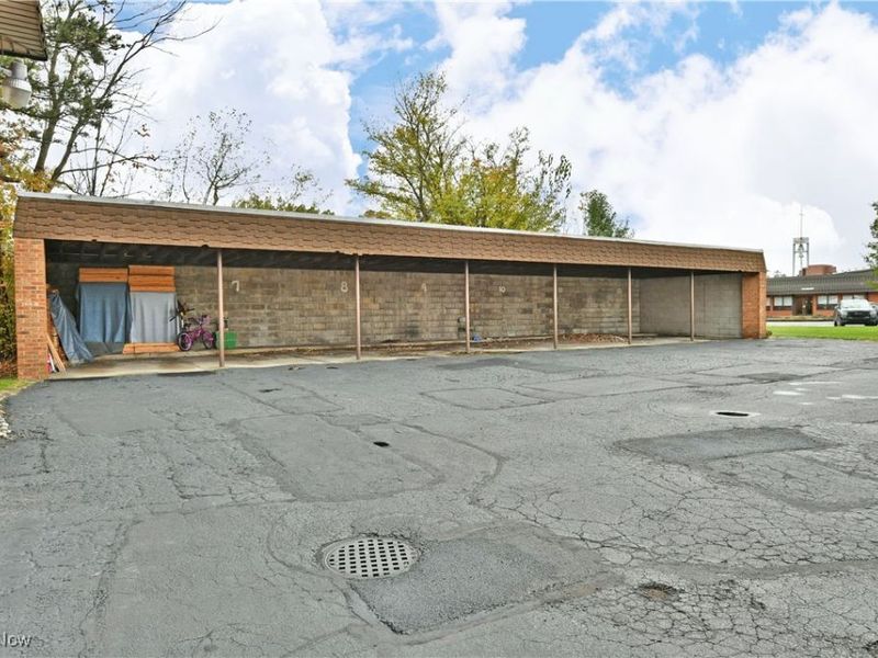 203 Churchill Hubbard Rd Road, Liberty, OH 44505 Photo 2