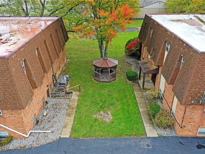 203 Churchill Hubbard Rd Road, Liberty, OH 44505 Photo 8