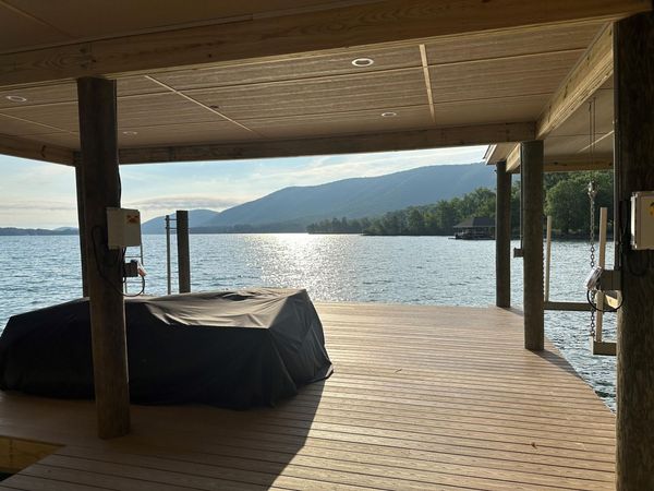 31 Mountain Glen DR, Penhook, VA 24137