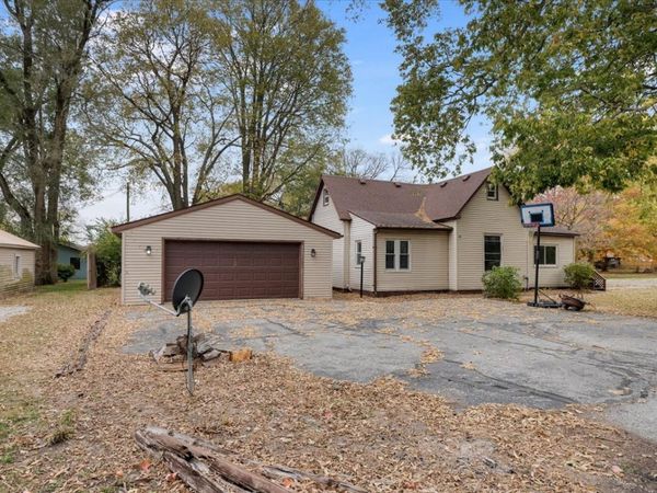 819 E Center Street, Monticello, IL 61856