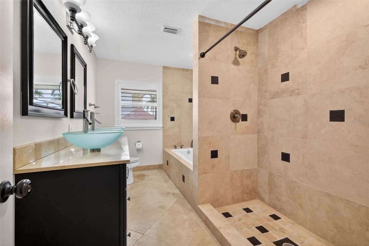 2605 Hibiscus Drive W, Belleair Beach, FL 33786 Photo