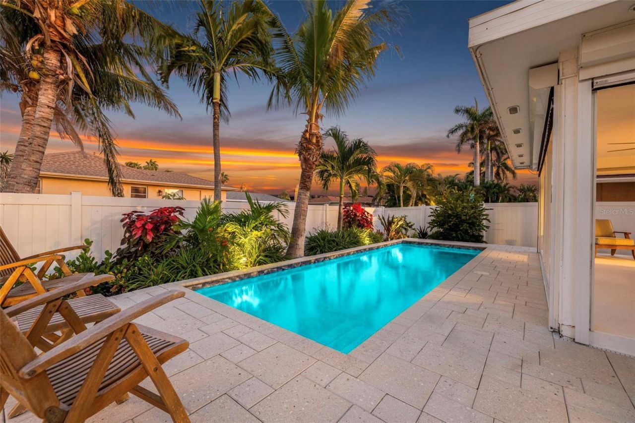 2605 Hibiscus Drive W, Belleair Beach, FL 33786 Photo