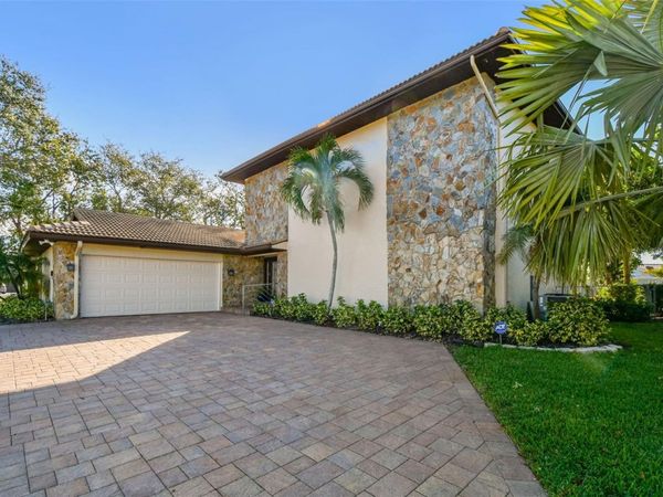 10073 S YACHT CLUB DRIVE, TREASURE ISLAND, FL 33706