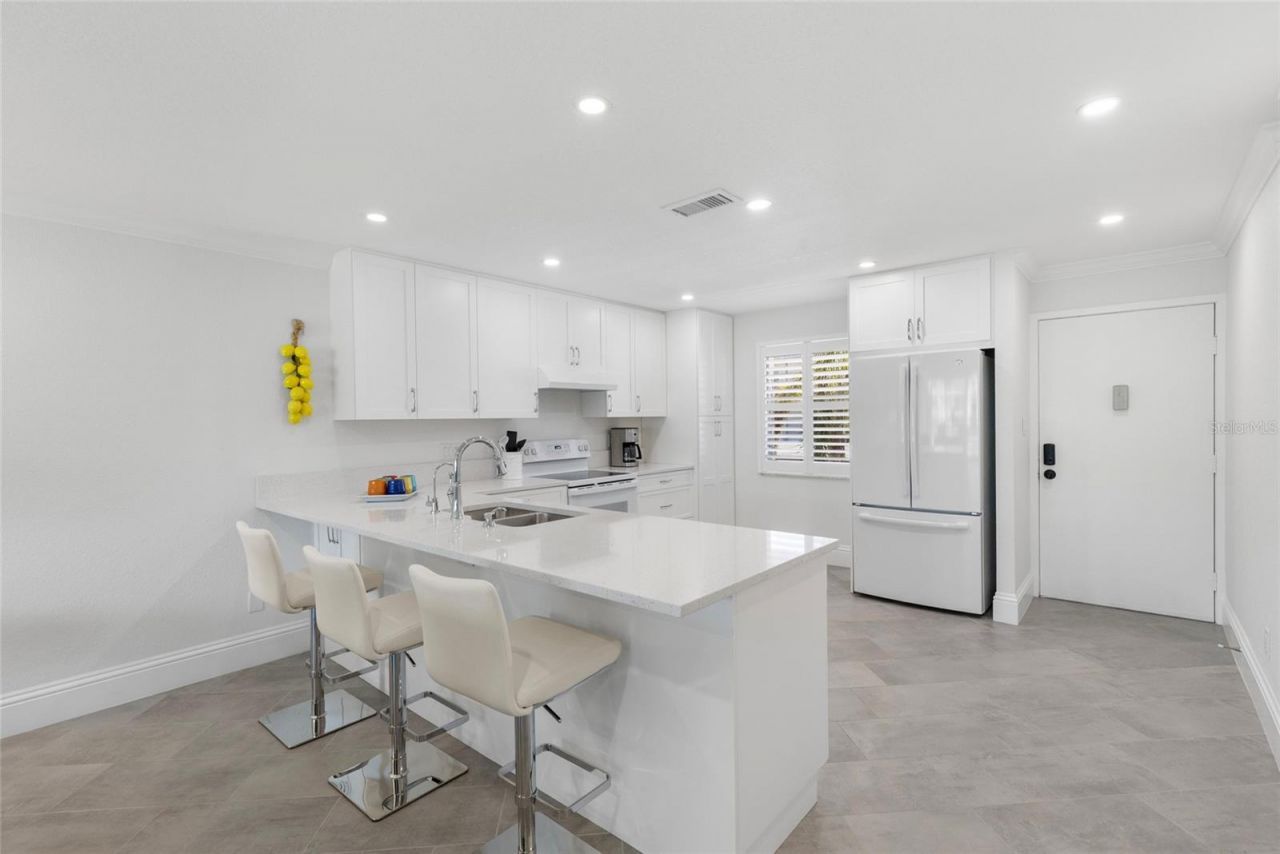 4390 Exeter Drive, Unit 206, Longboat Key, FL 34228 Photo