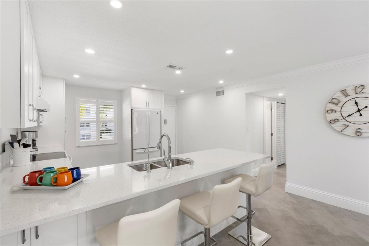 4390 Exeter Drive, Unit 206, Longboat Key, FL 34228 Photo