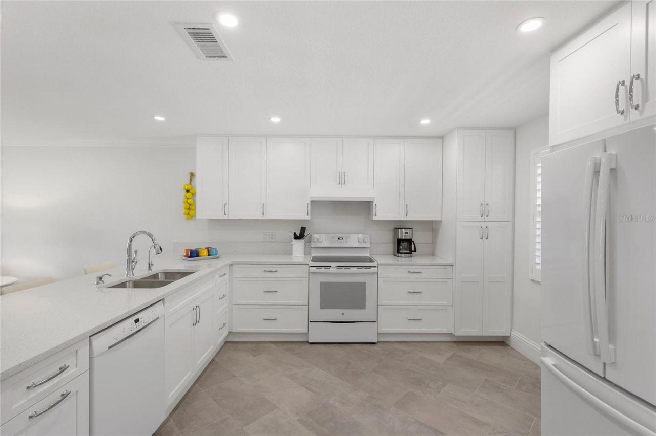 4390 Exeter Drive, Unit 206, Longboat Key, FL 34228 Photo