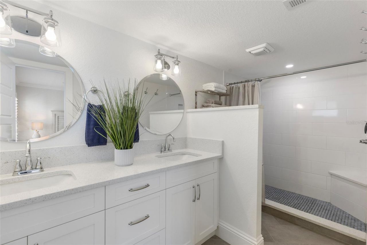 4390 Exeter Drive, Unit 206, Longboat Key, FL 34228 Photo