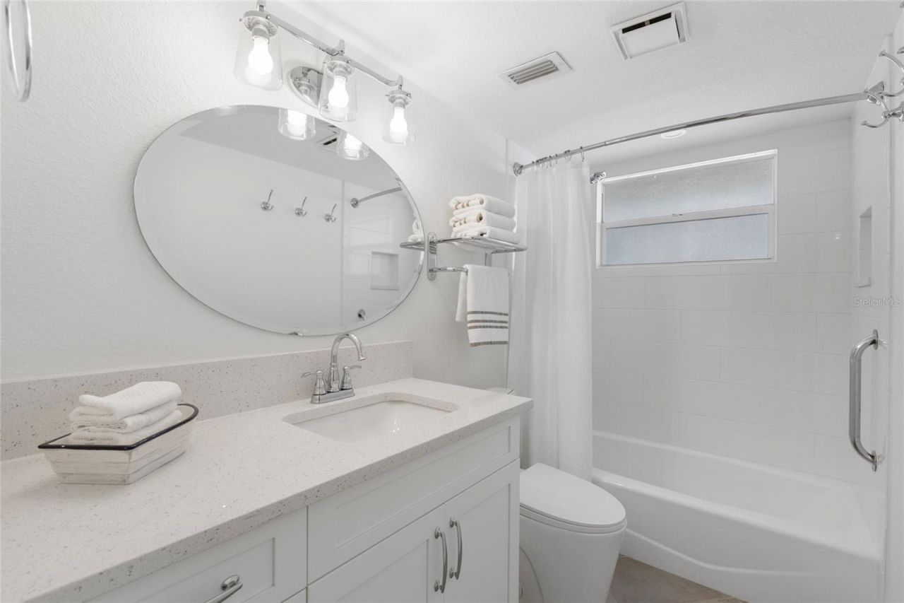 4390 Exeter Drive, Unit 206, Longboat Key, FL 34228 Photo