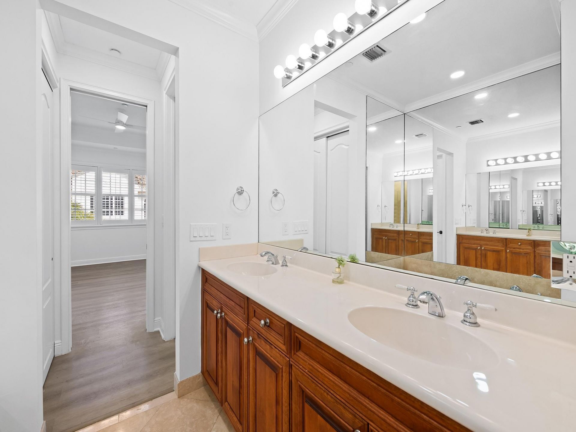 504 SE 7th Street, Unit 202, Fort Lauderdale, FL 33301 Photo