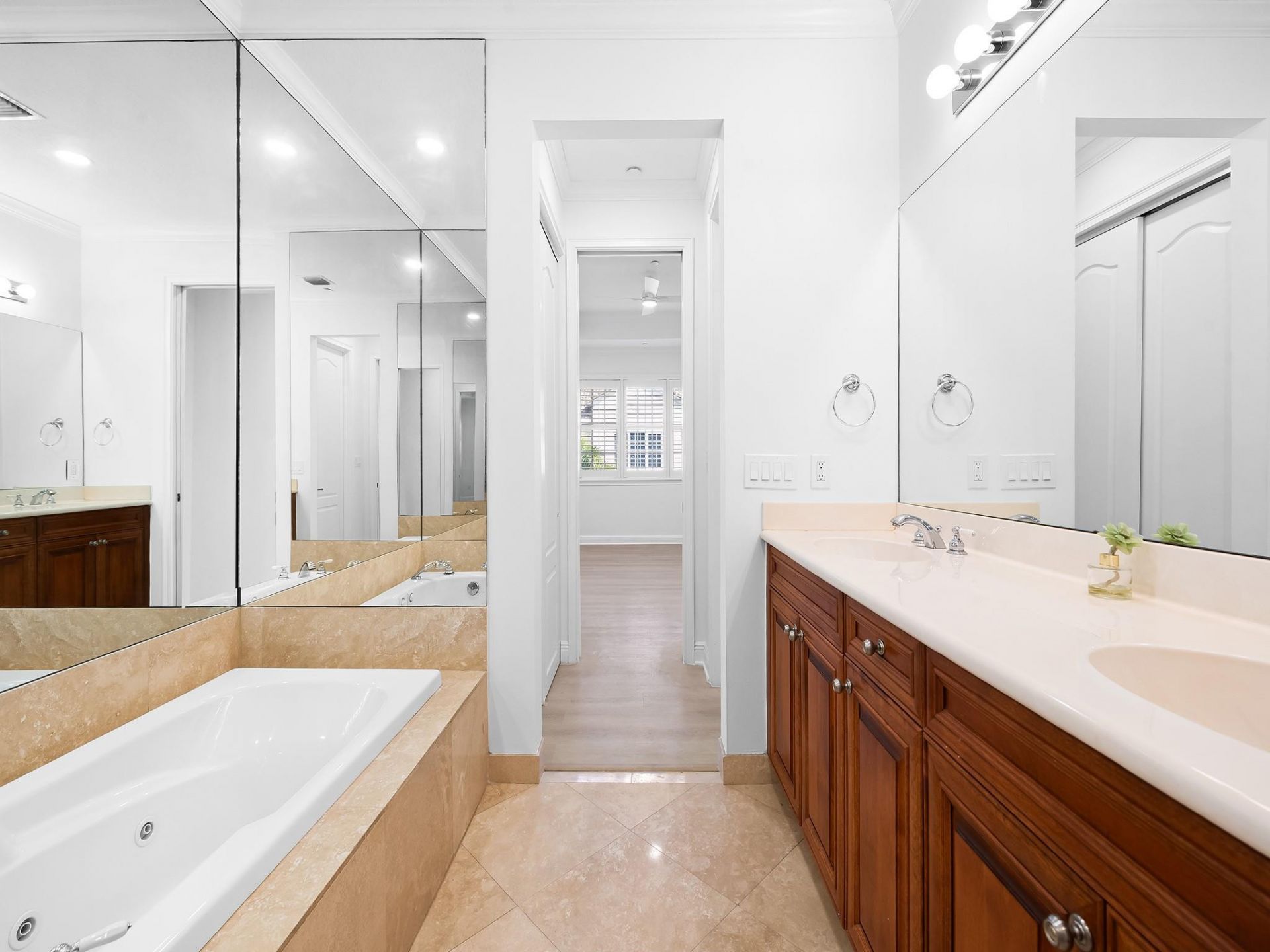 504 SE 7th Street, Unit 202, Fort Lauderdale, FL 33301 Photo