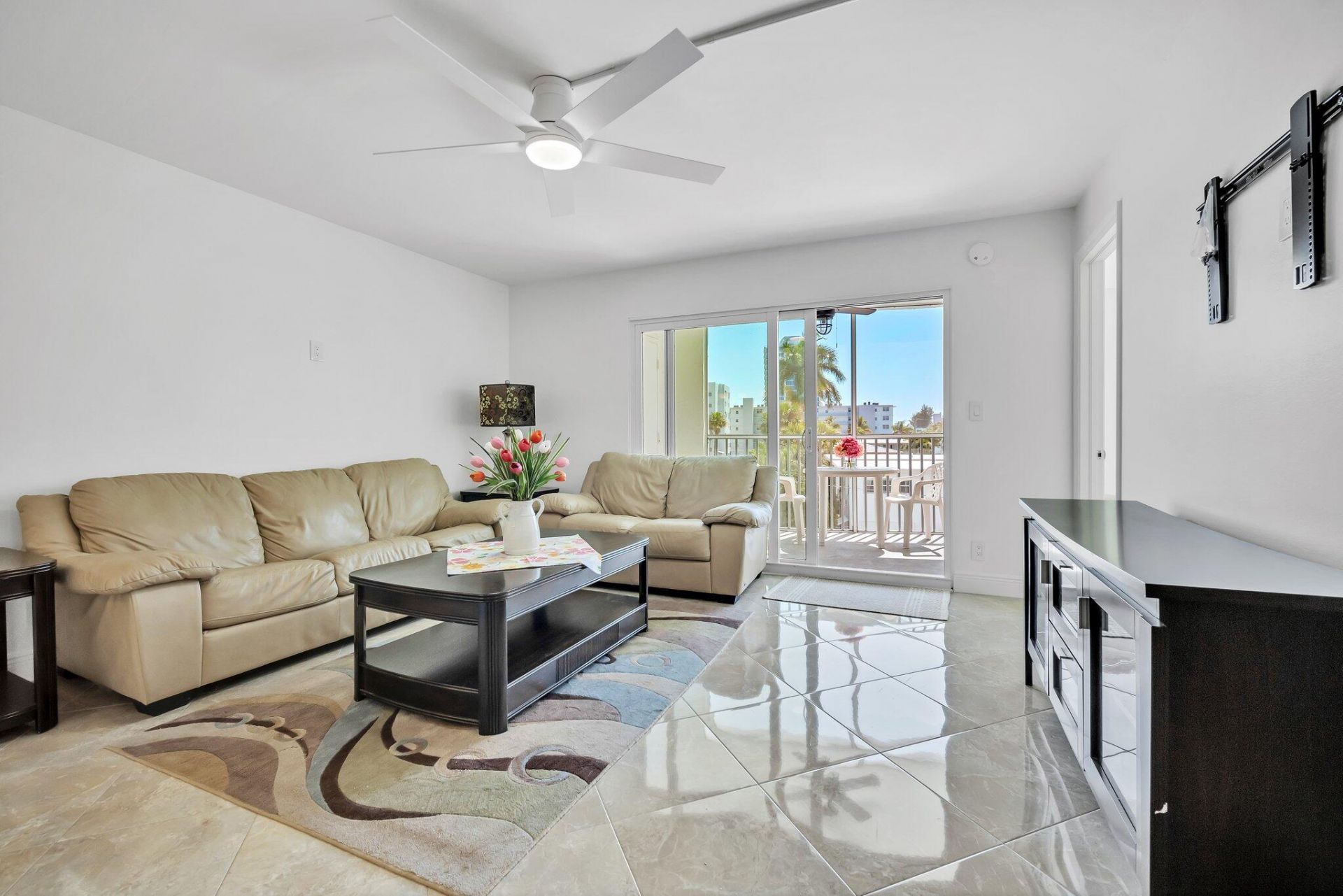 720 Bayshore Drive, Unit 304, Fort Lauderdale, FL 33304 Photo