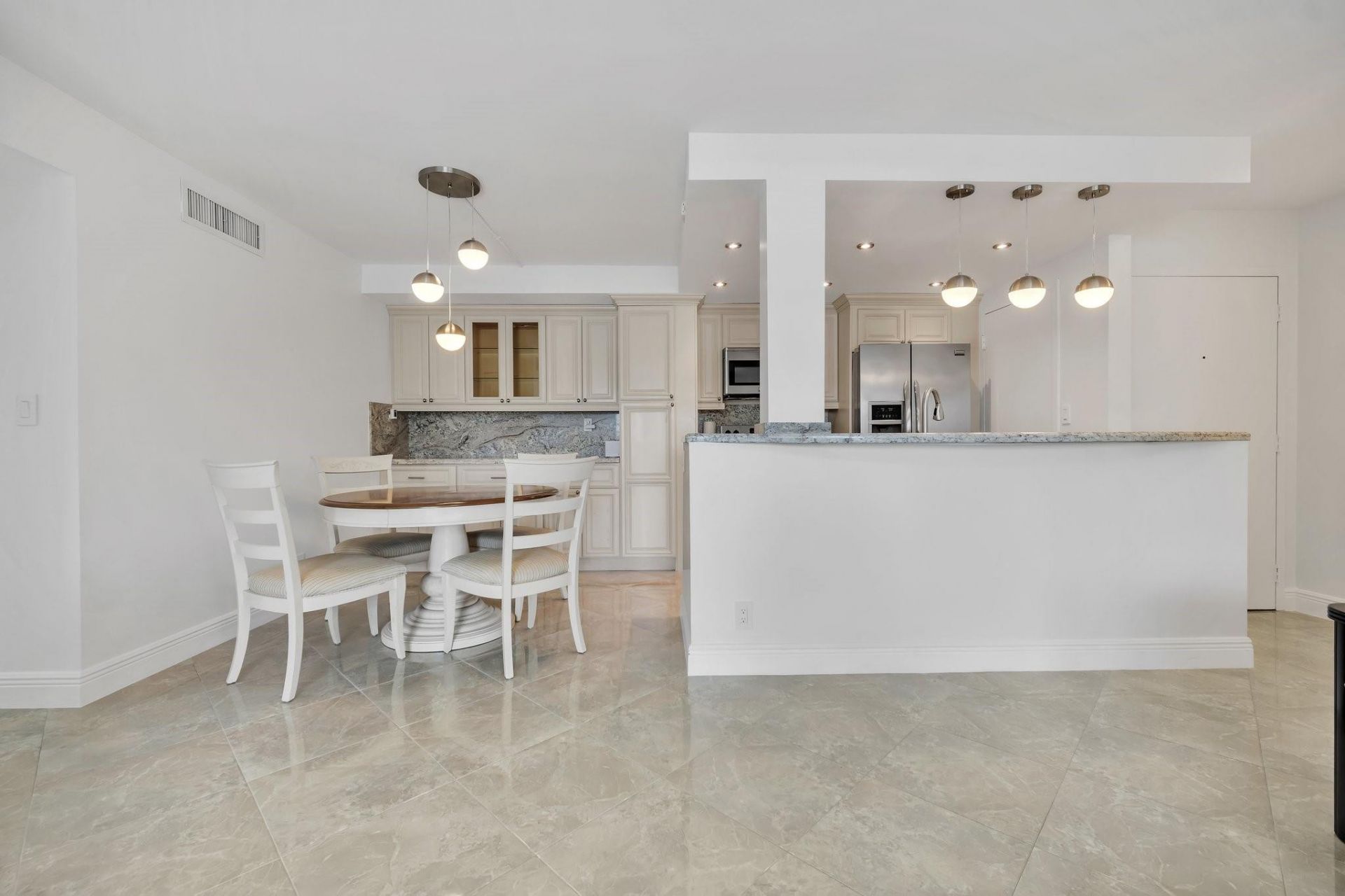 720 Bayshore Drive, Unit 304, Fort Lauderdale, FL 33304 Photo