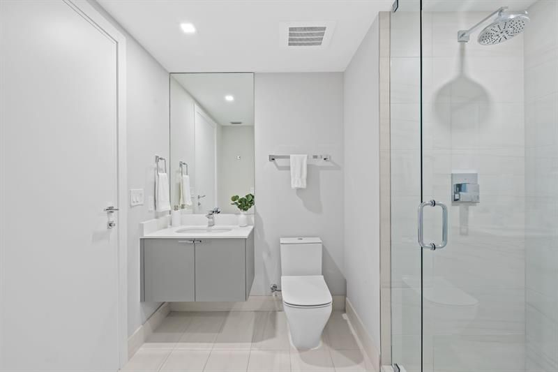 435 Bayshore Drive, Unit 302, Fort Lauderdale, FL 33304 Photo