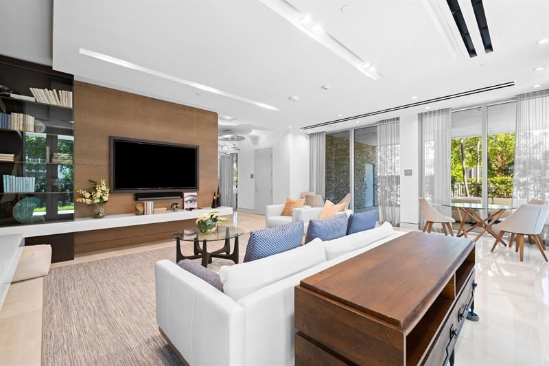 435 Bayshore Drive, Unit 302, Fort Lauderdale, FL 33304 Photo