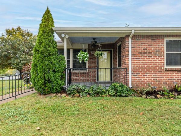 324 Deer Lake Dr, Nashville, TN 37221