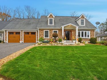 25 Angelica Dr, Springfield, MA 01129