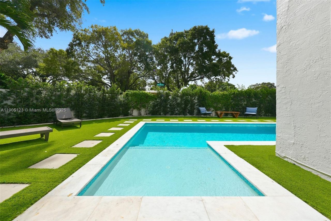 9200 NE 12th Ave, Miami Shores, FL 33138 Photo