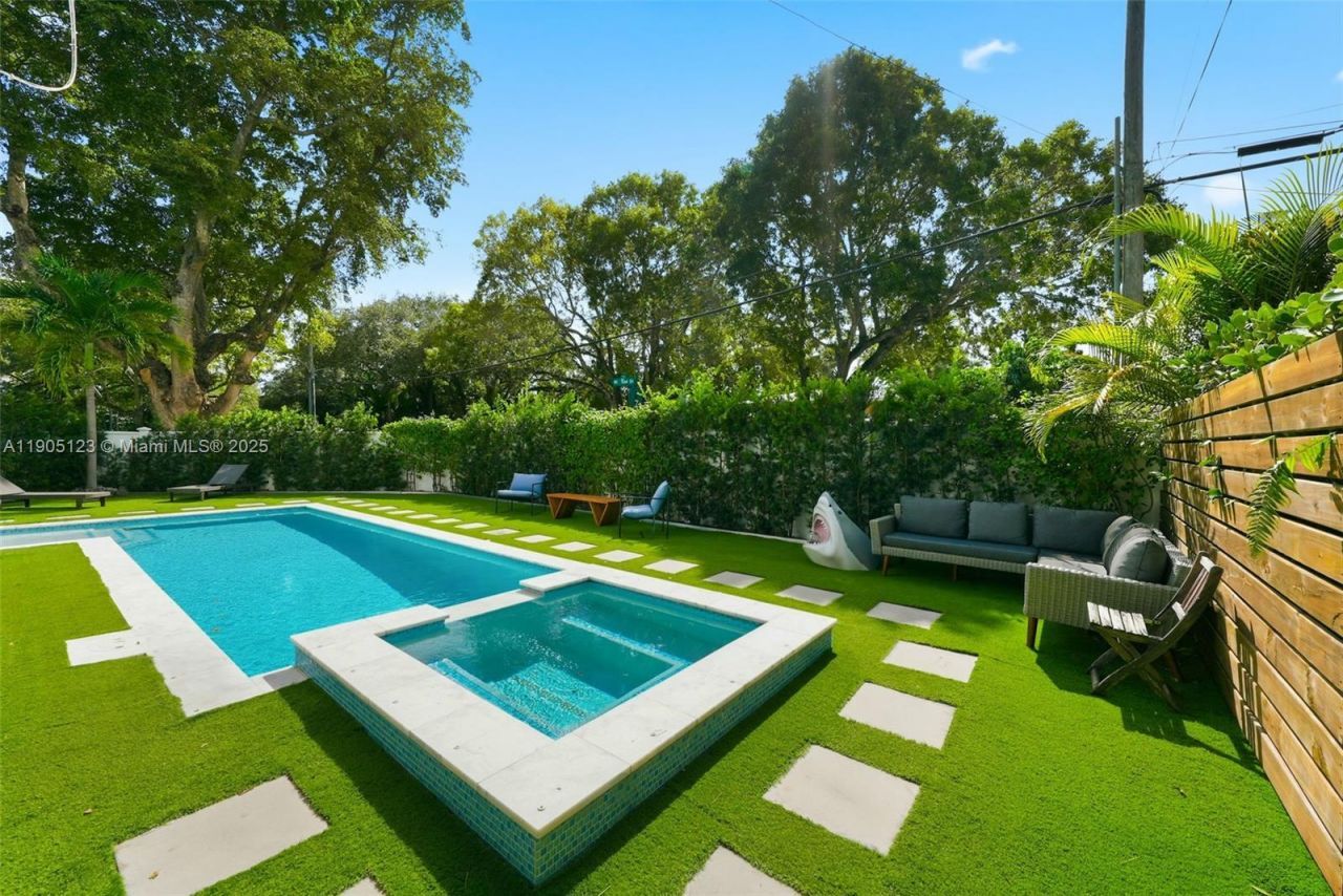 9200 NE 12th Ave, Miami Shores, FL 33138 Photo