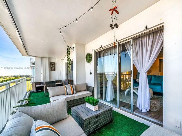 3800 Hillcrest Dr, Unit 907, Hollywood, FL 33021