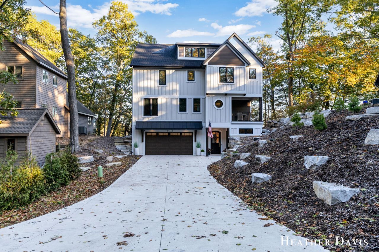 16976 Lake Avenue, West Olive, MI 49460 Main Photo