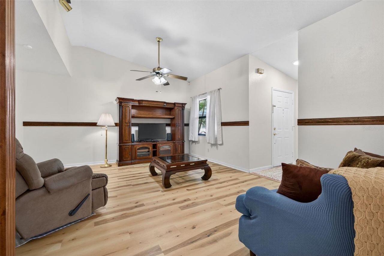 7016 2nd Street N, Saint Petersburg, FL 33702 Photo