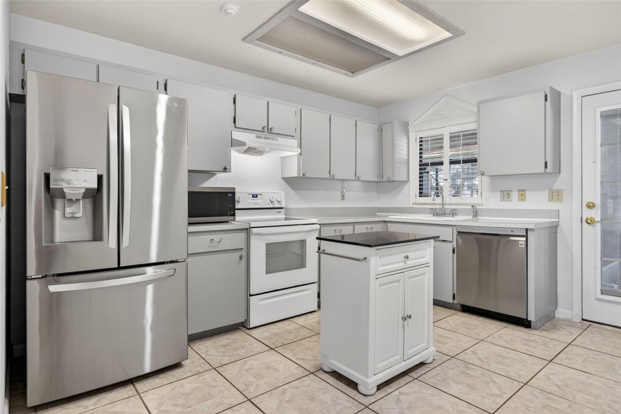 7016 2nd Street N, Saint Petersburg, FL 33702 Photo