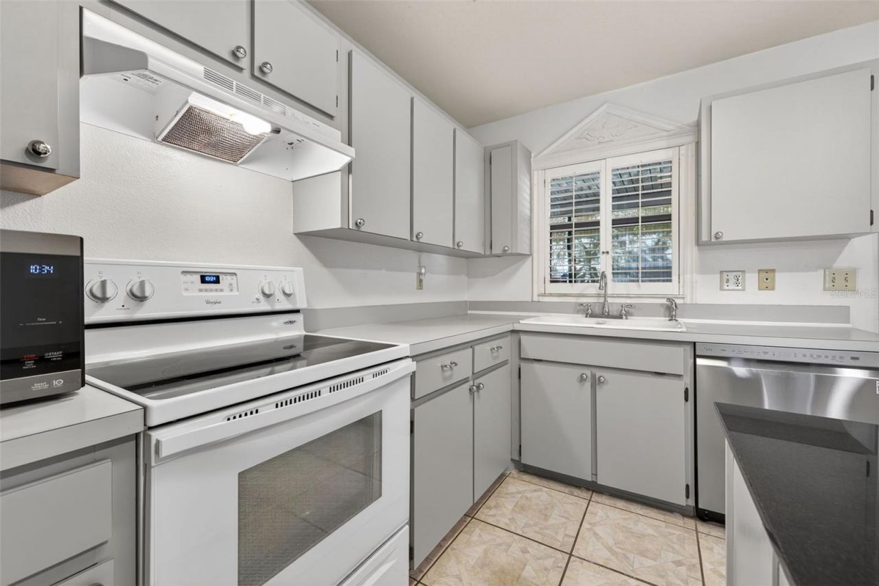 7016 2nd Street N, Saint Petersburg, FL 33702 Photo