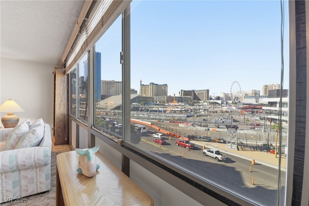 205 E Harmon Avenue, Unit 508, Las Vegas, NV 89169 Main Photo