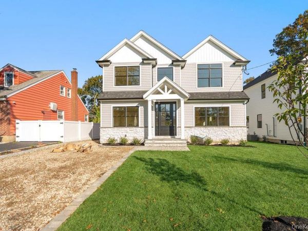 47 Netz Place, Albertson, NY 11507