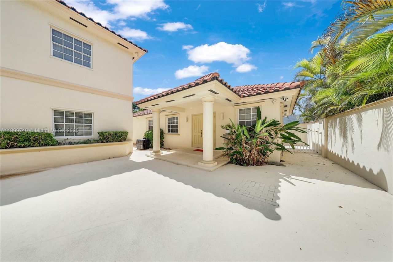 19504 SW 135th Ct, Miami, FL 33177 Photo