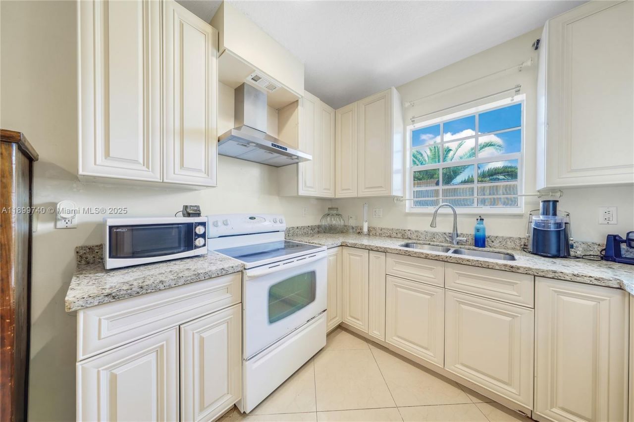 19504 SW 135th Ct, Miami, FL 33177 Photo