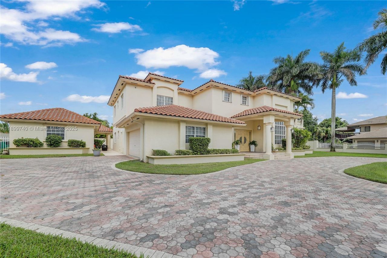 19504 SW 135th Ct, Miami, FL 33177 Photo