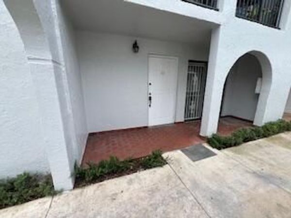 18206 Mediterranean Boulevard, Unit 4-21, Hialeah, FL 33015