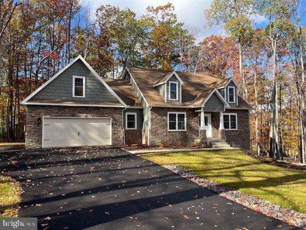 5 TIOGA DRIVE, HAZLETON, PA 18202