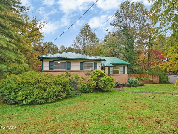 109 Wakefield Rd, Oak Ridge, TN 37830