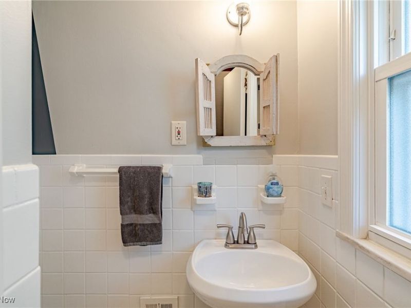 1494 Laclede Road, South Euclid, OH 44121 Photo 19