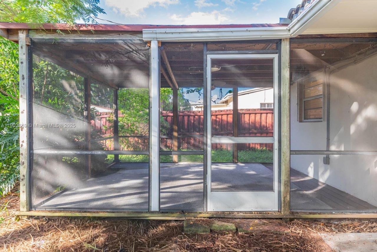 1010 N 69th Way, Hollywood, FL 33024 Photo