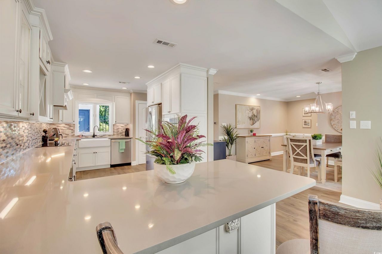 10 Martinique Dr. Photo 11